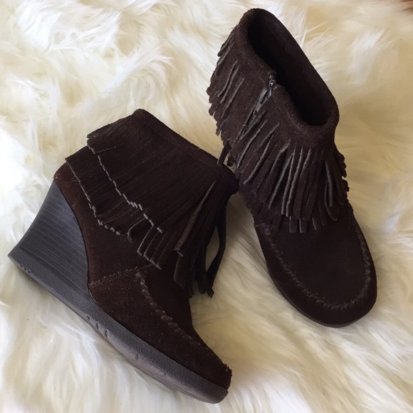 Minnetonka Shoes - Minnetonka Boots